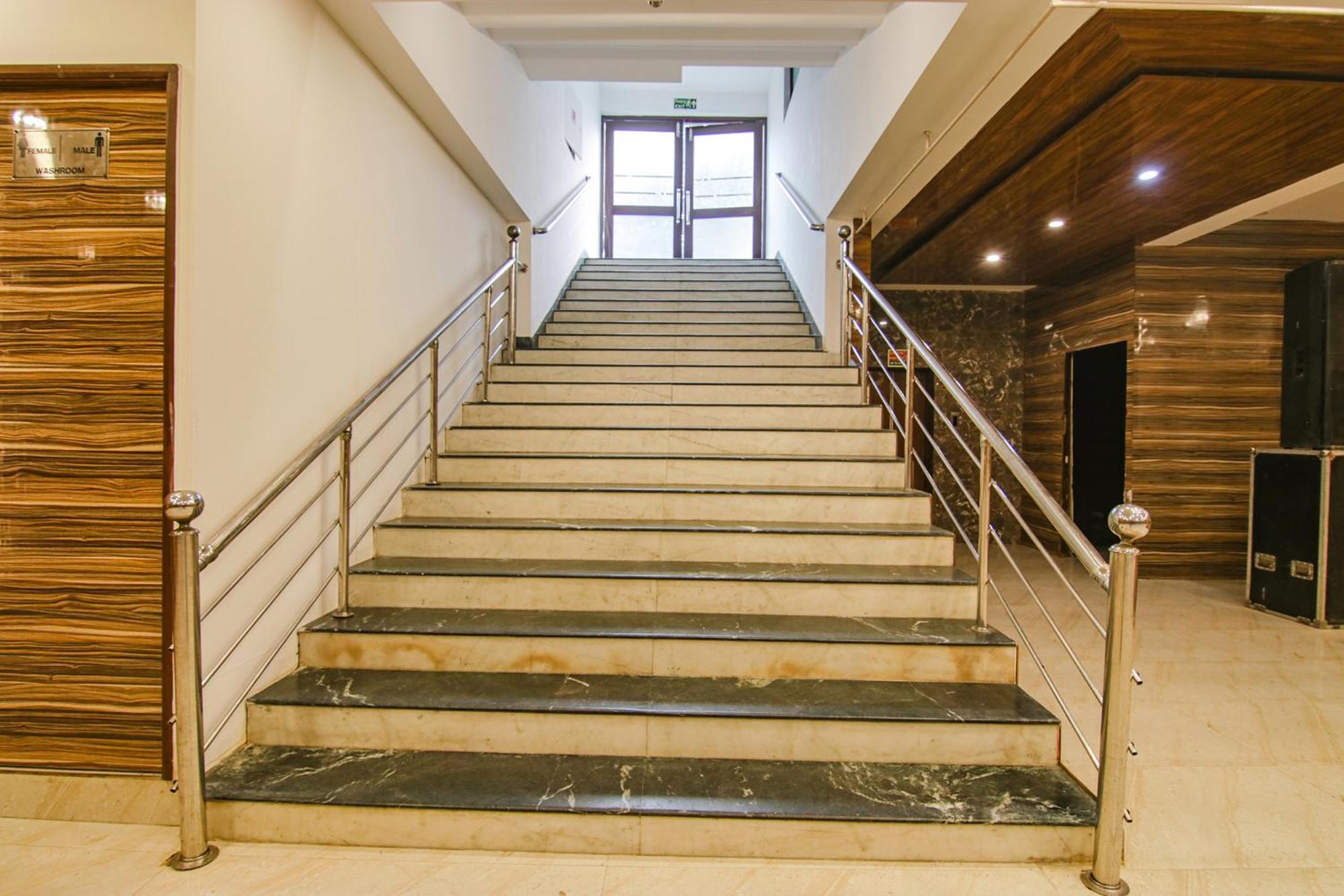 Fabhotel Prime The Rivlet Mg Road Гургаон Екстериор снимка
